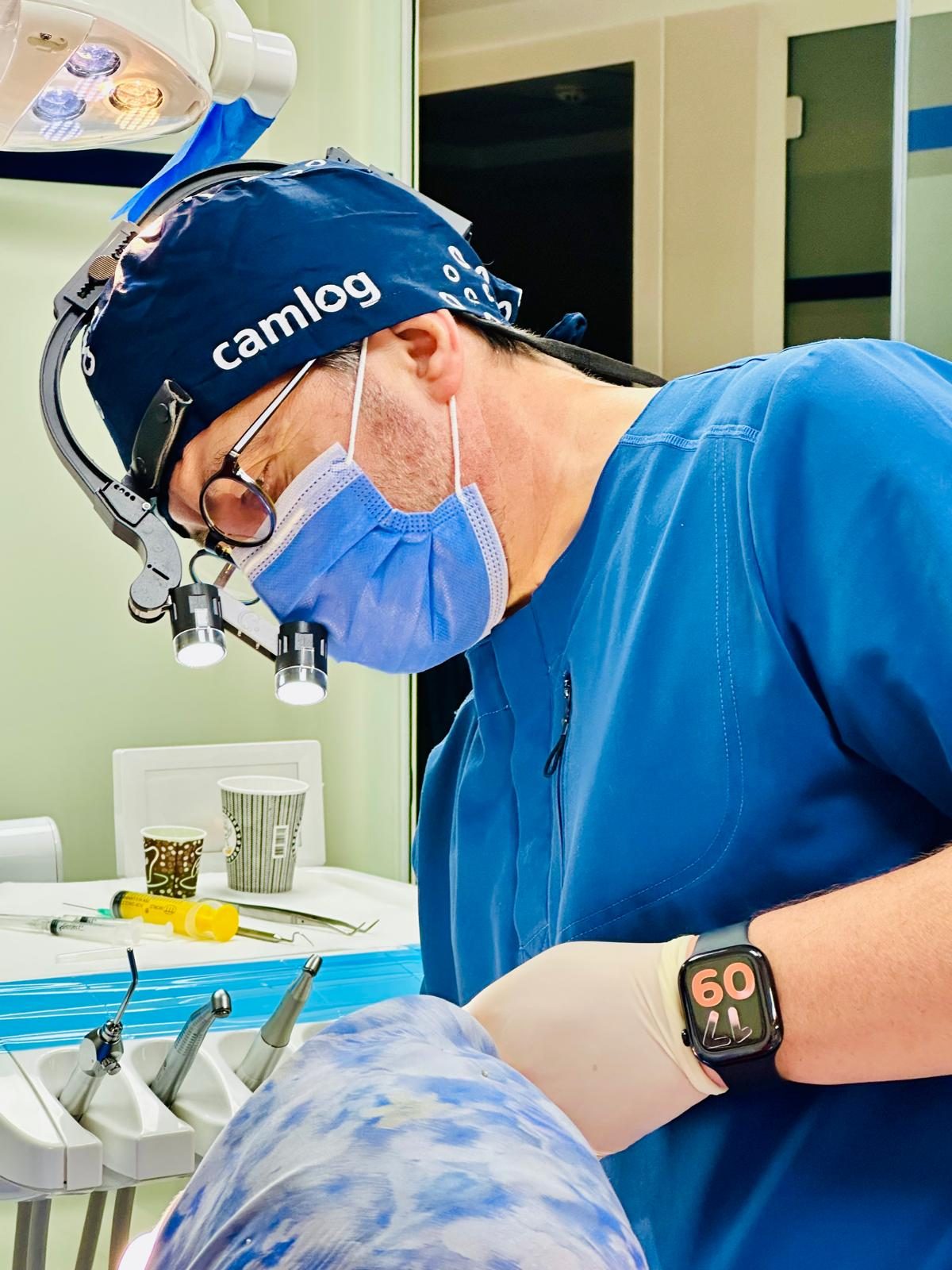 Klinikte implant cerrahisi uygulaması