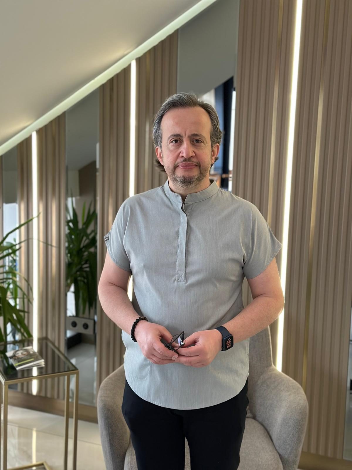 Prof. Dr. Burak Demiralp portre fotoğrafı